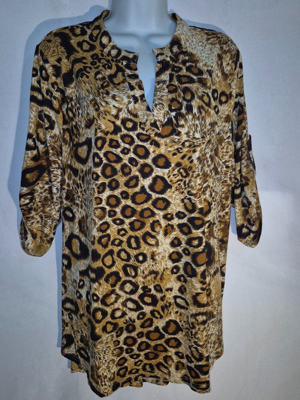 Othyroce stylish Blouse w/ leopard design. in size 3XL